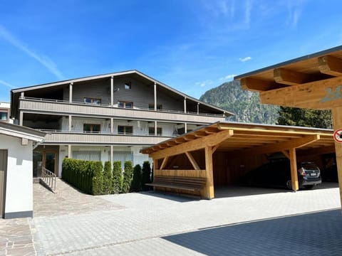 Property building, Facade/entrance, Parking