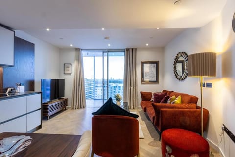 Communal lounge/ TV room, TV and multimedia, Kitchen or kitchenette, Living room, Seating area, Evening entertainment