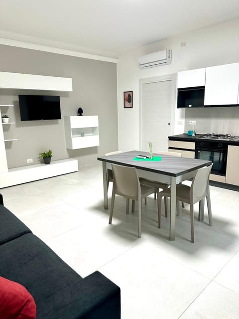 TV and multimedia, Kitchen or kitchenette, Living room, Seating area, Dining area, Evening entertainment, air conditioner