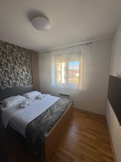 TV and multimedia, Photo of the whole room, Bedroom