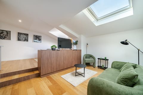 Communal lounge/ TV room, TV and multimedia, Living room, Seating area