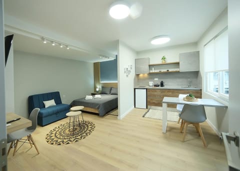 Kitchen or kitchenette, Living room, Seating area, Dining area, stove