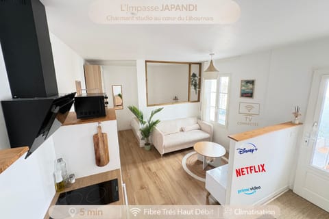 Bed, Living room, Seating area, kitchen