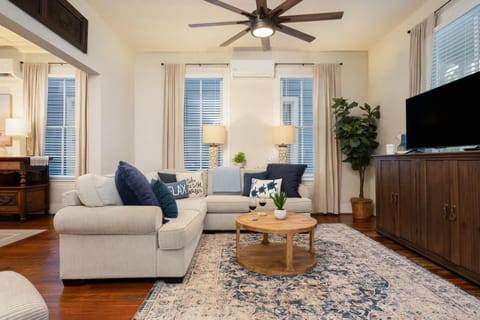 Galveston Game House Pool Table & Hot Tub Fun House in Texas City