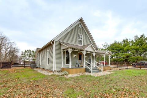 Families Welcome! 1880s Zionsville Farmhouse House in Indiana
