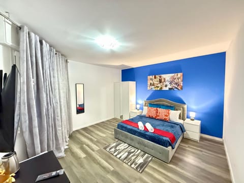 TV and multimedia, Photo of the whole room, Bedroom