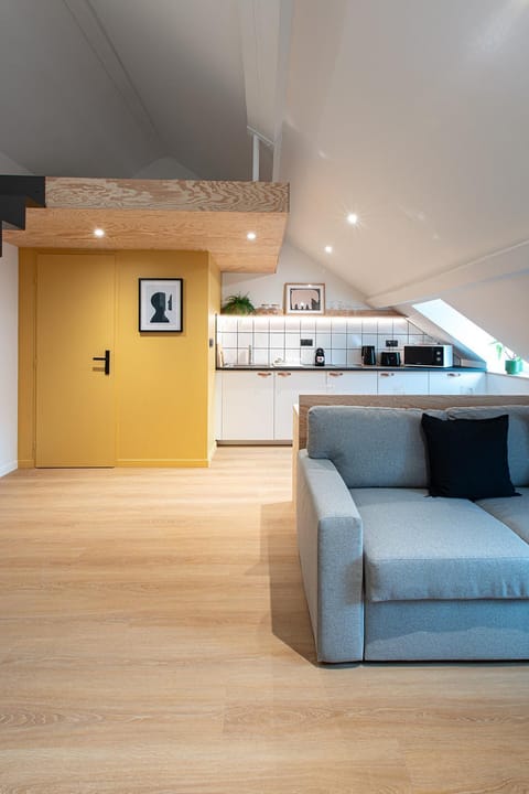 Seating area, kitchen