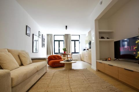 Hip apartment between South & Historic Antwerp Apartment in Antwerp