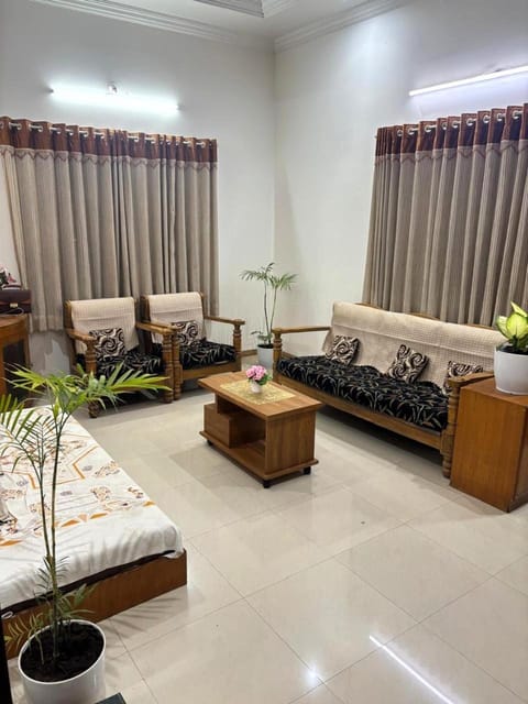 Living room, Photo of the whole room, Seating area