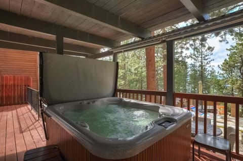 Hot TubSaunaPoolPrivate Beach Tahoe Oasis House in Zephyr Cove