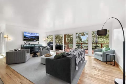 Hot TubSaunaPoolPrivate Beach Tahoe Oasis House in Zephyr Cove