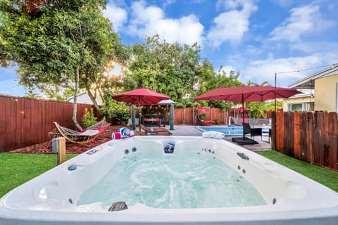 Hot Tub, Swimming pool, sunbed