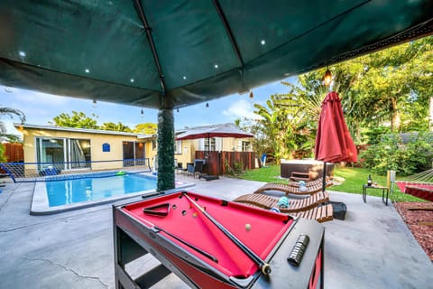 Heated Pool Spa BBQ Pool Table WiFi Near Beach-Downtown Fun Villa in Riviera Beach