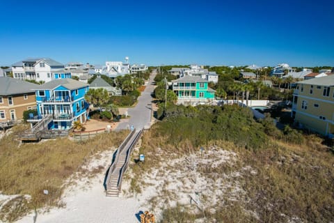 Surfer Dog l Beachfront Pool l Includes Beach Chairs and Bikes House in Inlet Beach