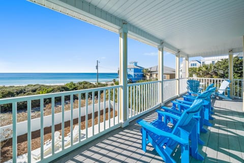 Surfer Dog l Beachfront Pool l Includes Beach Chairs and Bikes House in Inlet Beach