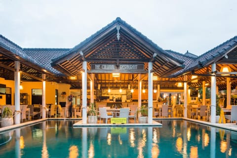 Restaurant/places to eat, On site, Swimming pool, Sunrise