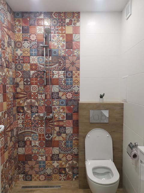 Shower, Toilet, Bathroom