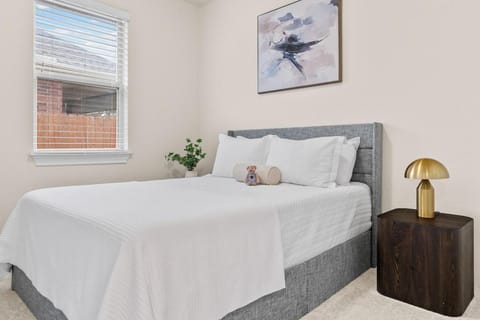 Spacious 3BR Getaway w Dedicated Office Sleeps 5 Apartment in Leander