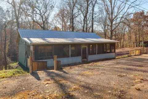 5 Mi to Sardis Lake! Relaxed Stay Near Outdoor Fun House in Sardis Lake