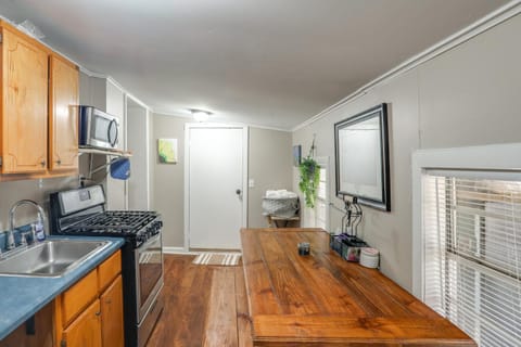 5 Mi to Sardis Lake! Relaxed Stay Near Outdoor Fun House in Sardis Lake