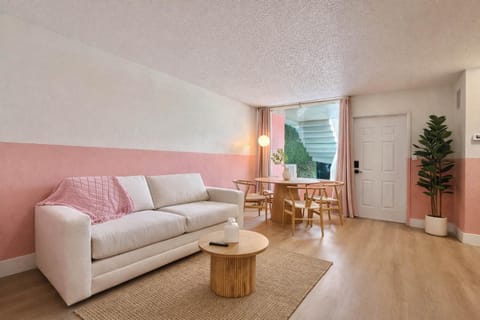 Abode Beach House Hotel in Clearwater Beach