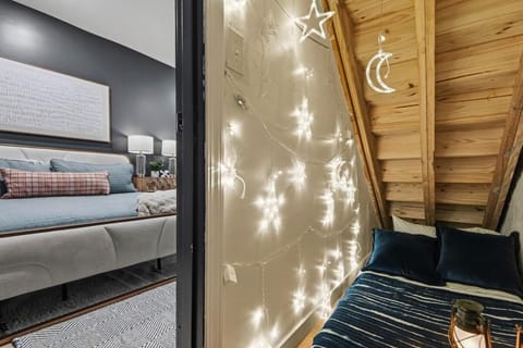 Luxury STL Oasis Sauna, Firepit, HotTub and Games Apartment in Saint Louis