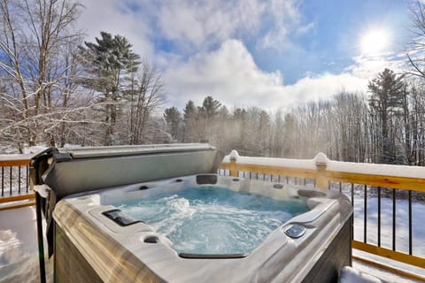 Bear Paw Cabin - 3 Living Areas, Hot Tub & Ping Pong Table Cabin in Mendon