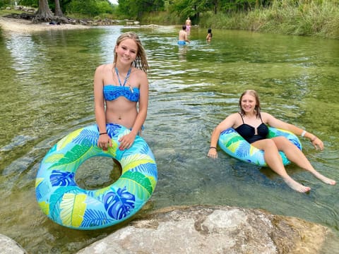 On the Rocks! House in Concan