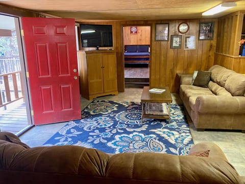 Shady Oak House in Concan