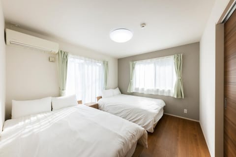Bed, Photo of the whole room, Bedroom, air conditioner