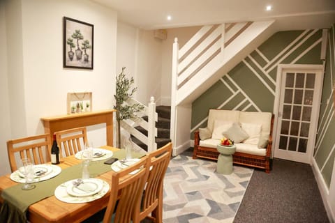 Long Eaton Cosy Homestay Close to Town & Station House in England