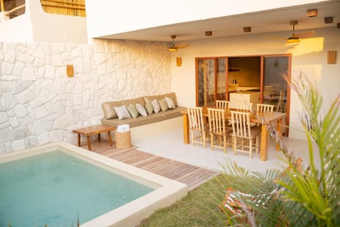 Day, Natural landscape, Seating area, Dining area, Swimming pool, sunbed