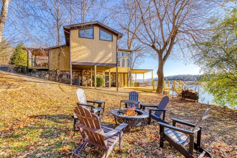 What's Your Hurry - Slow down and enjoy true lake life, a stunning 3-bedroom, 3 Bath sleeps 10 House in Sevierville