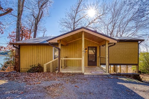 What's Your Hurry - Slow down and enjoy true lake life, a stunning 3-bedroom, 3 Bath sleeps 10 House in Sevierville