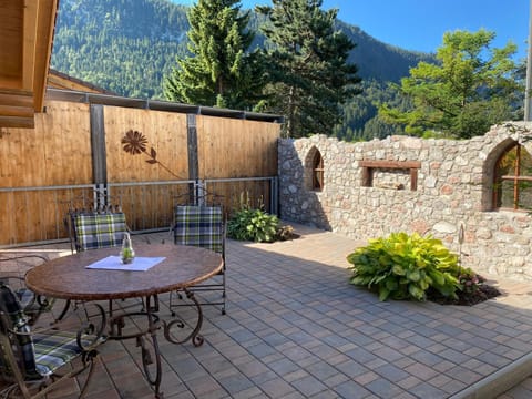 Patio, BBQ facilities, Balcony/Terrace