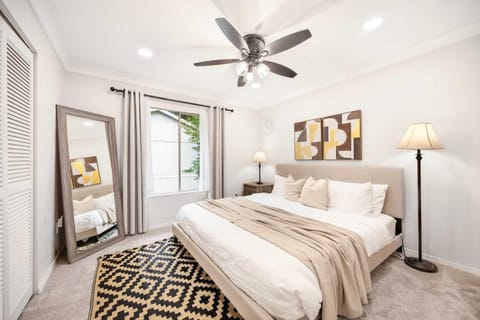 4B TH in Kirkland Woodinville Prime Location House in Bothell