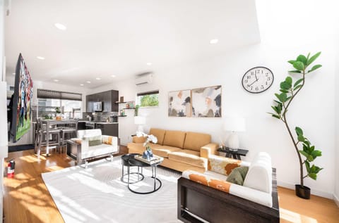 Designer Fremont Retreat w Mount Views & Office House in Fremont