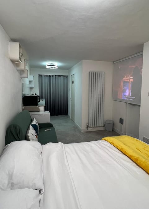 Sheffield Modern Studio with Free EV Charging Bed and Breakfast in Sheffield