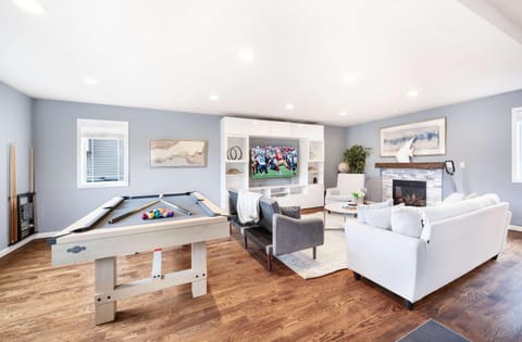 Stylish 3BR Home EV Outlet Near Light Rail House in Tukwila