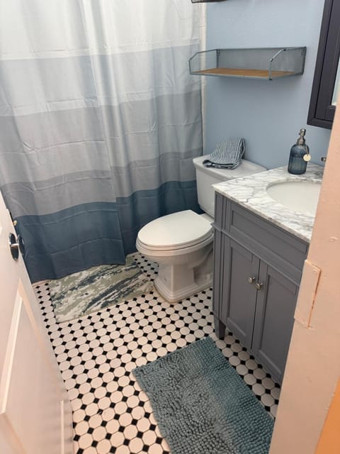 Tropical Pool Haven Minutes to Downtown & beaches House in East Naples