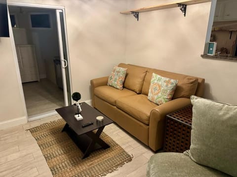 Tropical Pool Haven Minutes to Downtown & beaches House in East Naples