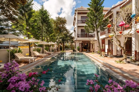 Property building, Swimming pool