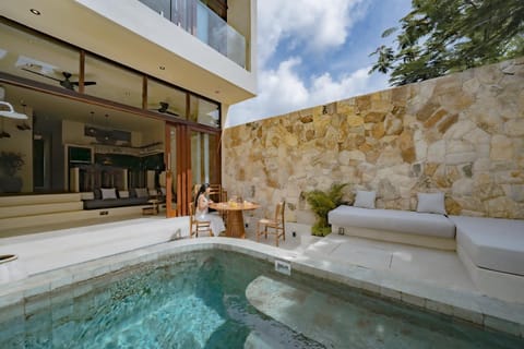 Property building, Balcony/Terrace, Swimming pool