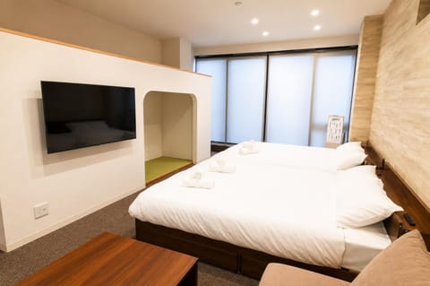 Bed, TV and multimedia, Bedroom