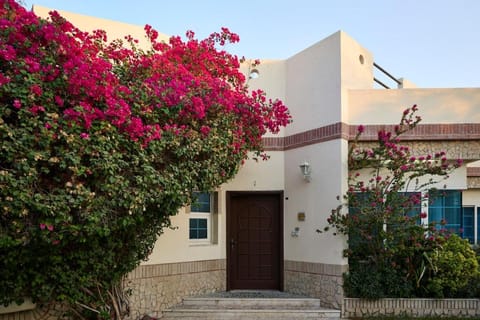 Unique Emirati Stay & Local Charm Villa 1 Villa in Al Sharjah