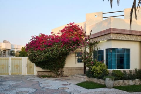 Unique Emirati Stay & Local Charm Villa 1 Villa in Al Sharjah
