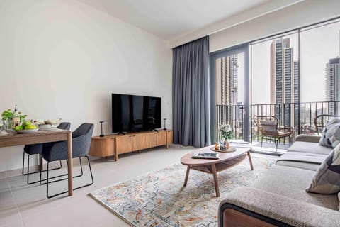 TV and multimedia, View (from property/room), Living room, Seating area, Dining area