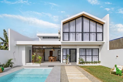 Property building, Garden, Garden view, Pool view, Swimming pool