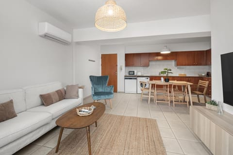 TV and multimedia, Kitchen or kitchenette, Living room, Seating area, Dining area, oven, stove, air conditioner