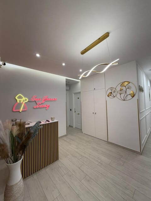 Lobby or reception, Internal: Not applicable to any particular room